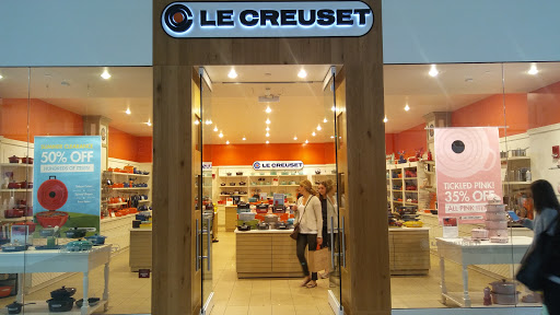 Shopping Mall «Fashion Outlets of Chicago», reviews and photos, 5220 Fashion Outlets Way, Rosemont, IL 60018, USA