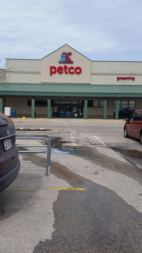 Pet Supply Store «Petco Animal Supplies», reviews and photos, 4698 S Whitnall Ave, St Francis, WI 53235, USA