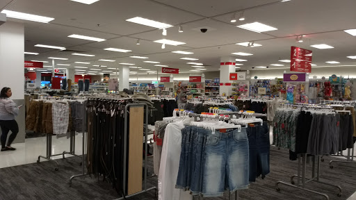 Shopping Mall «Addison Mall», reviews and photos, 2970 W Addison St, Chicago, IL 60618, USA