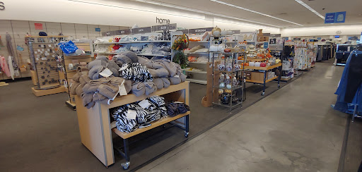 Shopping Mall «Villaggio Shopping Center», reviews and photos, 7959 N Blackstone Ave, Fresno, CA 93720, USA