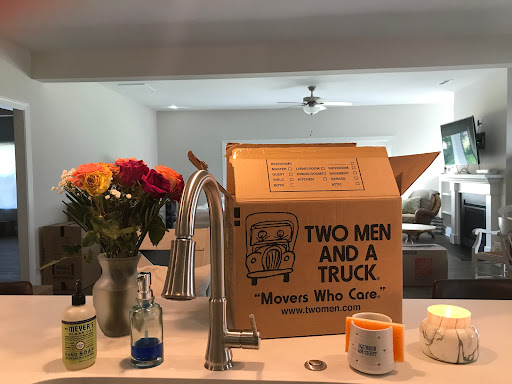 Moving and Storage Service «Two Men and a Truck», reviews and photos, 3861 US-421, Wilmington, NC 28401, USA