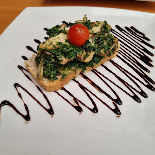 Sinatra's Restaurant - Pizza