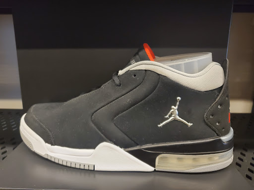 Clothing Store «Nike Factory Store», reviews and photos, 1520 Tanger Mall Dr #1520, Riverhead, NY 11901, USA