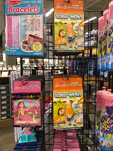 Shoe Store «DSW Designer Shoe Warehouse», reviews and photos, 7321 Lake St, River Forest, IL 60305, USA