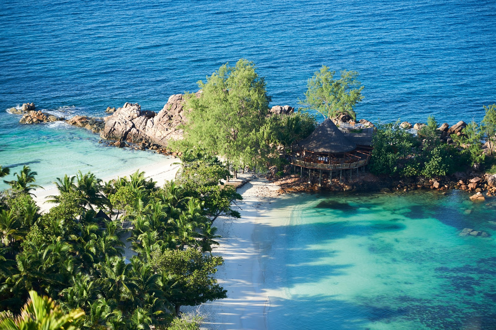 Foto de Praia Anse Kerlan localizado em área natural