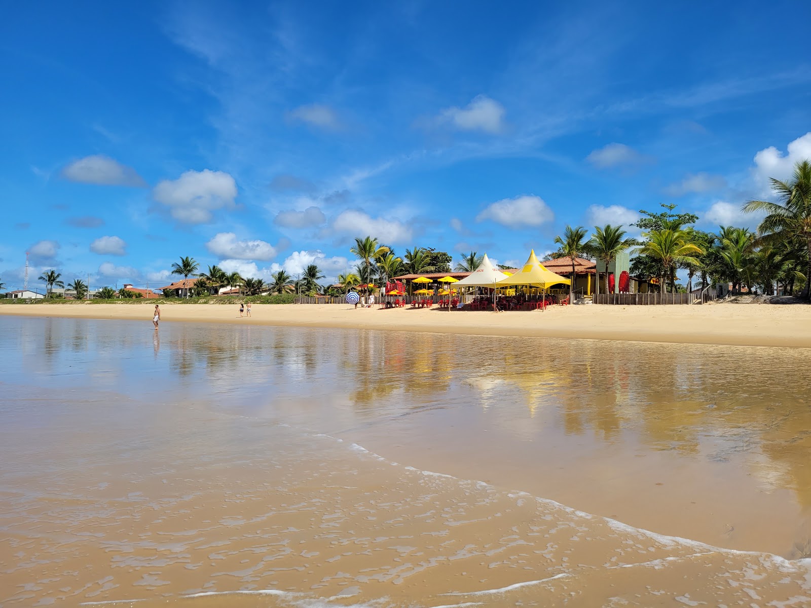 Farol Alcobaça Plajı'in fotoğrafı geniş plaj ile birlikte