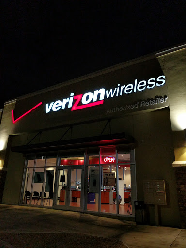 Cell Phone Store «Miami Gardens Verizon Wireless», reviews and photos, 18355 NW 57th Ave #104, Miami Gardens, FL 33055, USA