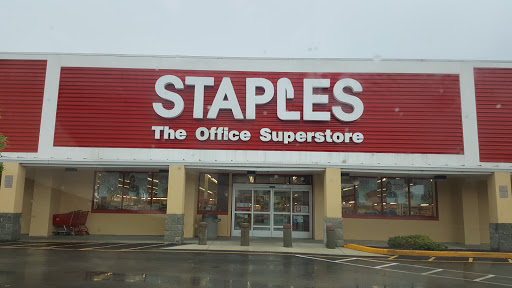 Staples, 101 W Vine St, Kissimmee, FL 34741, USA, 
