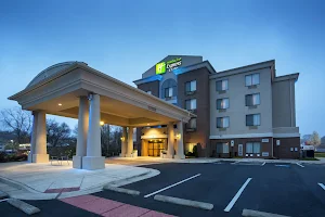 Holiday Inn Express & Suites Culpeper, an IHG Hotel image