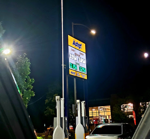 Self Service Car Wash «Astro Self Services Car Wash», reviews and photos, 3911 SE Powell Blvd, Portland, OR 97202, USA