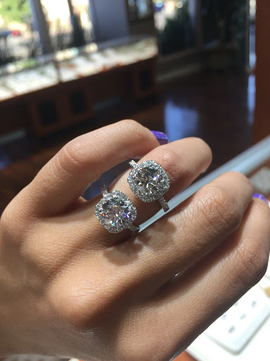 Jewelry Store «Jean Pierre Jewelers», reviews and photos, 21400 Ventura Blvd, Woodland Hills, CA 91364, USA