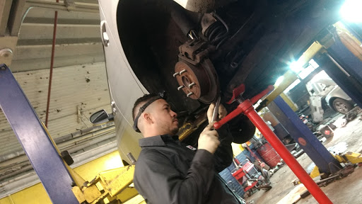 Auto Body Shop «Just Auto Repair & Body Shop 2 Inc», reviews and photos, 2631 W Fletcher St, Chicago, IL 60618, USA