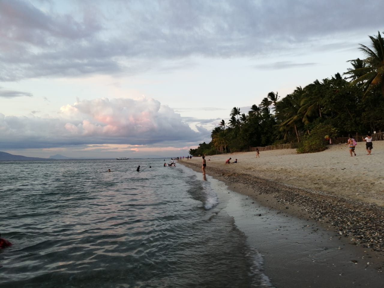 Foto de Aninuan Beach y el asentamiento