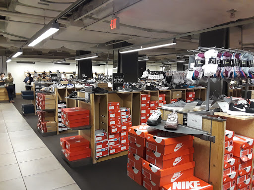 Shoe Store «DSW Designer Shoe Warehouse», reviews and photos, 385 Washington St, Boston, MA 02108, USA