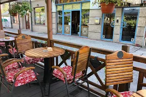 Winiarnia& Cafe " Cest la Vie " image
