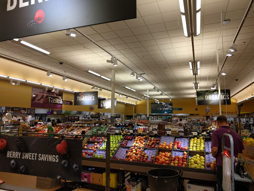 Supermarket «Super Stop & Shop», reviews and photos, 533 E Main St, Bay Shore, NY 11706, USA