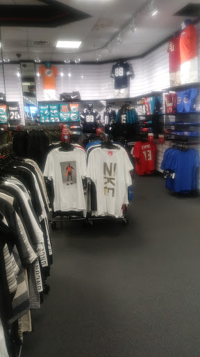 Shoe Store «Champs Sports», reviews and photos, 1195 Oviedo Marketplace Blvd, Oviedo, FL 32765, USA