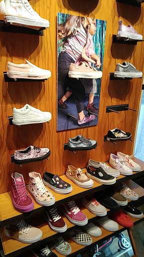 Shoe Store «Vans», reviews and photos, 9736 W Northern Ave, Peoria, AZ 85345, USA
