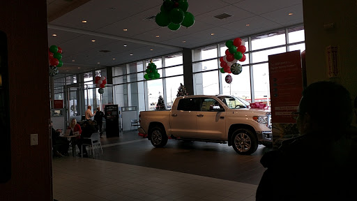 Car Dealer «West Herr Toyota of Williamsville», reviews and photos, 8129 Main St, Williamsville, NY 14221, USA