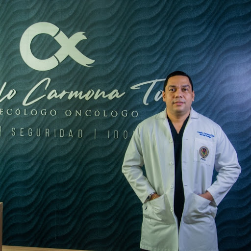 Dr. Camilo Ernesto Carmona Tom, Ginecólogo