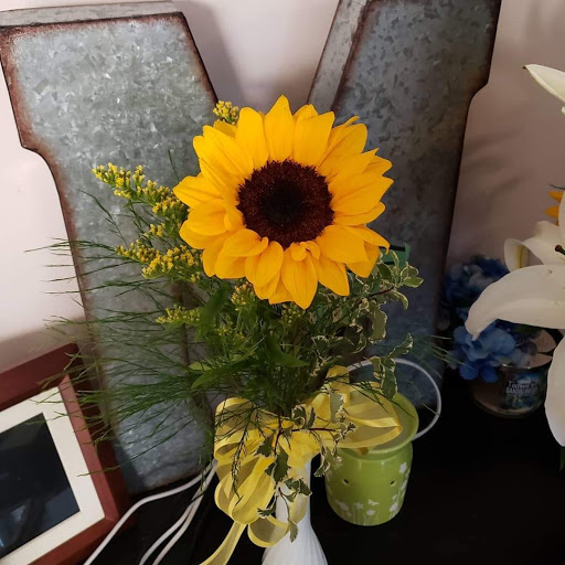 Florist «Dickson Florist», reviews and photos, 213 E College St, Dickson, TN 37055, USA