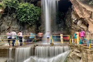 Jalagamparai Falls image