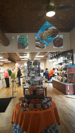 Ice Cream Shop «Kilwins Minocqua- Chocolates, Fudge and Ice Cream», reviews and photos, 320 Oneida St, Minocqua, WI 54548, USA