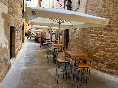 CENTRO CULTURAL Café • Tapas Bar & Restaurant. C. Mayor de la Villa, 5, 44623 Cretas, Teruel, España