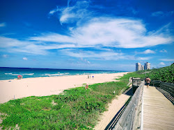 Photo de MacArthur beach avec rivage droit, long