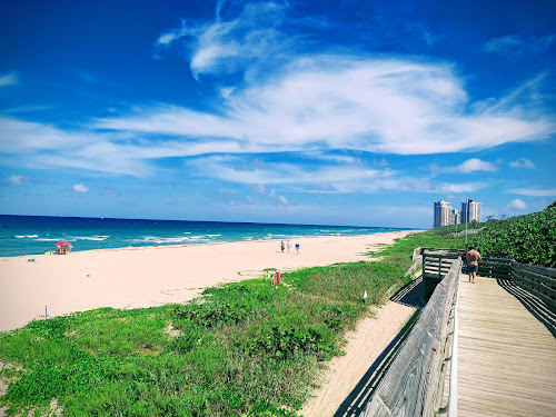 MacArthur beach photo #2