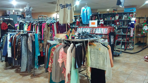 Thrift Store «Thrifty Nickel Tampa Thrift Store Re-Sale», reviews and photos, 7706 W Hillsborough Ave, Tampa, FL 33615, USA