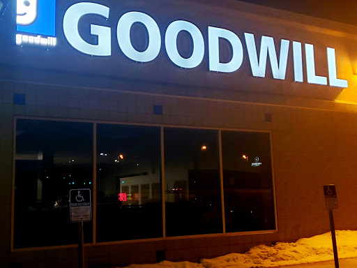 Thrift Store «Goodwill Store and Donation Center - Monona», reviews and photos, 2501 Royal Ave, Monona, WI 53713, USA