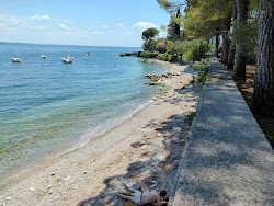 Benella Beach'in fotoğrafı düz bir kıyı şeridi ile birlikte