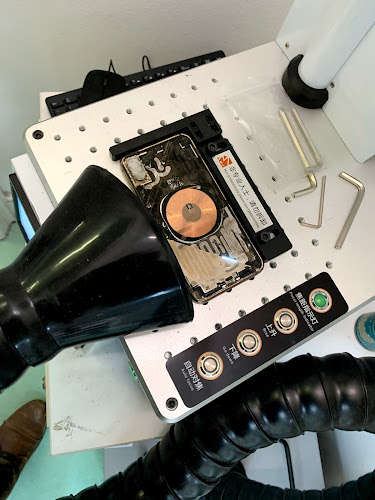 Adam Repair - iPhone, iPad, Huawei, Samsung, Oneplus, Pixel & Xiaomi Reparationer - Mobiltelefonbutik