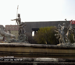 Fuente de Neptuno photo