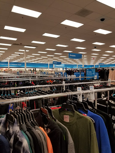 Clothing Store «Ross Dress for Less», reviews and photos, 749 E Dundee Rd, Palatine, IL 60074, USA