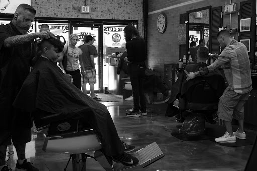 Barber Shop «hayes barber shop», reviews and photos, 43051 Hayes Rd, Sterling Heights, MI 48313, USA