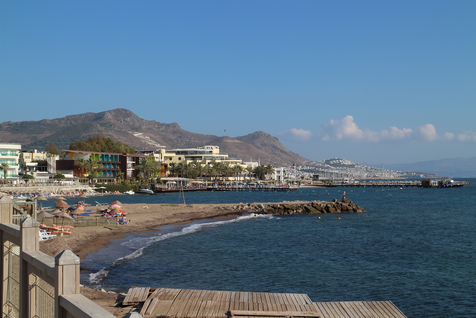 Foto von Ayvan beach III mit beiger sand Oberfläche