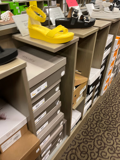 Shoe Store «DSW Designer Shoe Warehouse», reviews and photos, 937 Watters Creek Blvd, Allen, TX 75013, USA