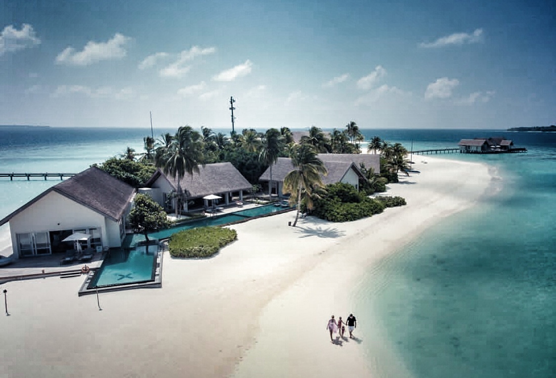 Kuda Huraa Resort Island'in fotoğrafı geniş plaj ile birlikte