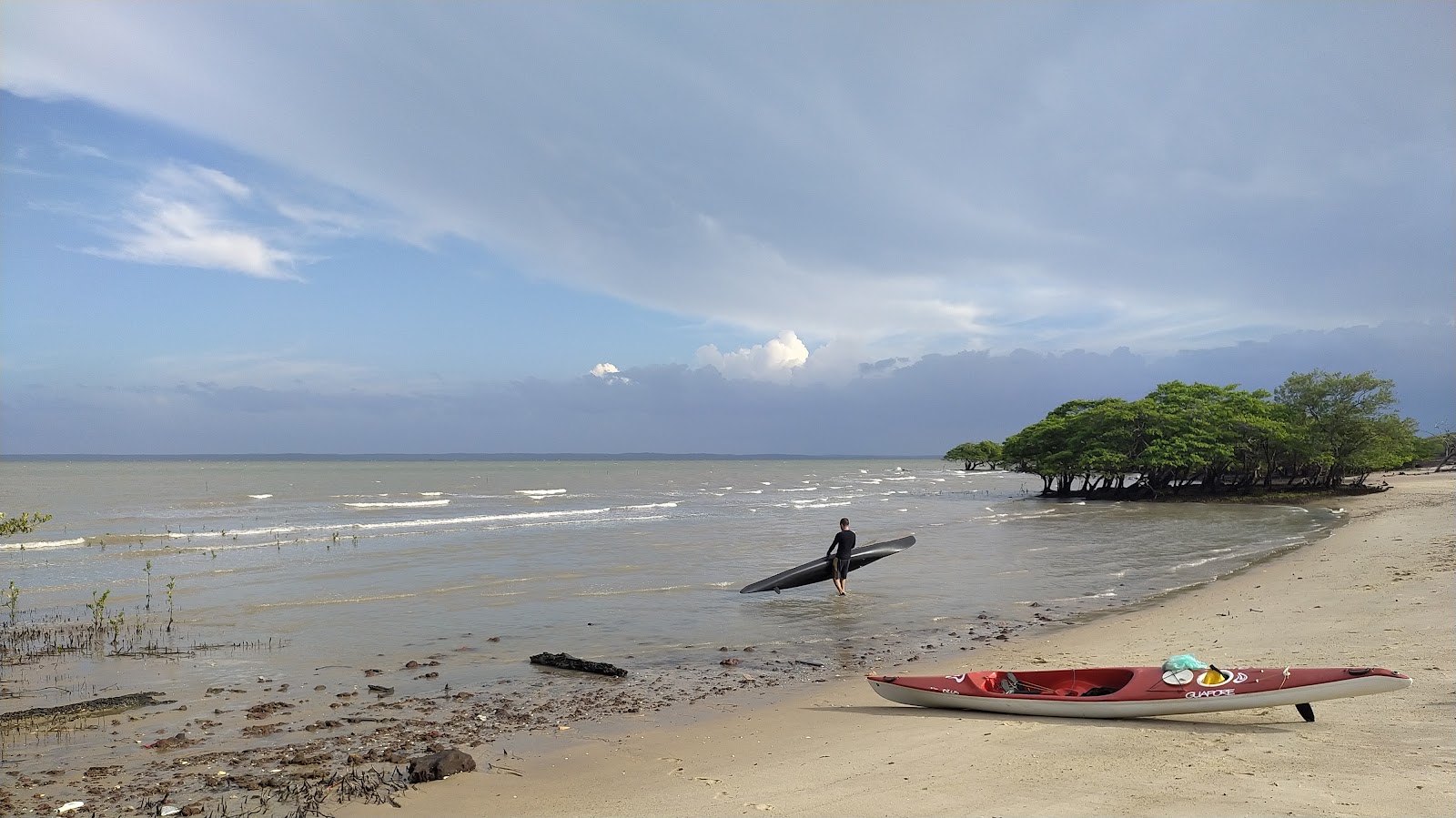 Fotografie cu Praia de Jucatuba - locul popular printre cunoscătorii de relaxare