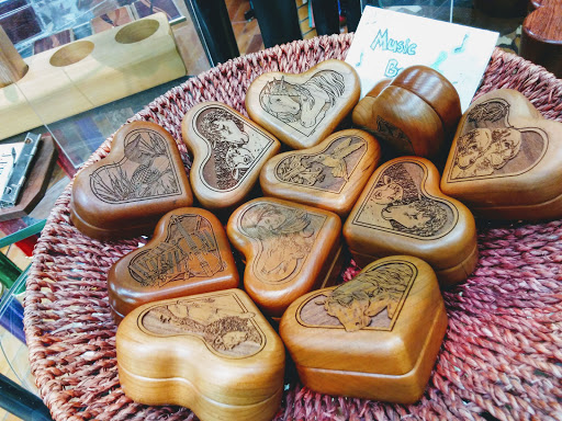 Gift Shop «Quilts Unlimited/ J. Fenton Gifts», reviews and photos, 118 E Main St, Charlottesville, VA 22902, USA