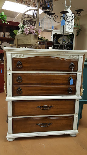 Furniture Store «3 Vintage Chicks», reviews and photos, 13012 N Cave Creek Rd, Phoenix, AZ 85022, USA