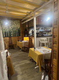 Atmosphère du Restaurant La Charrette à Grand-Bourg - n°2