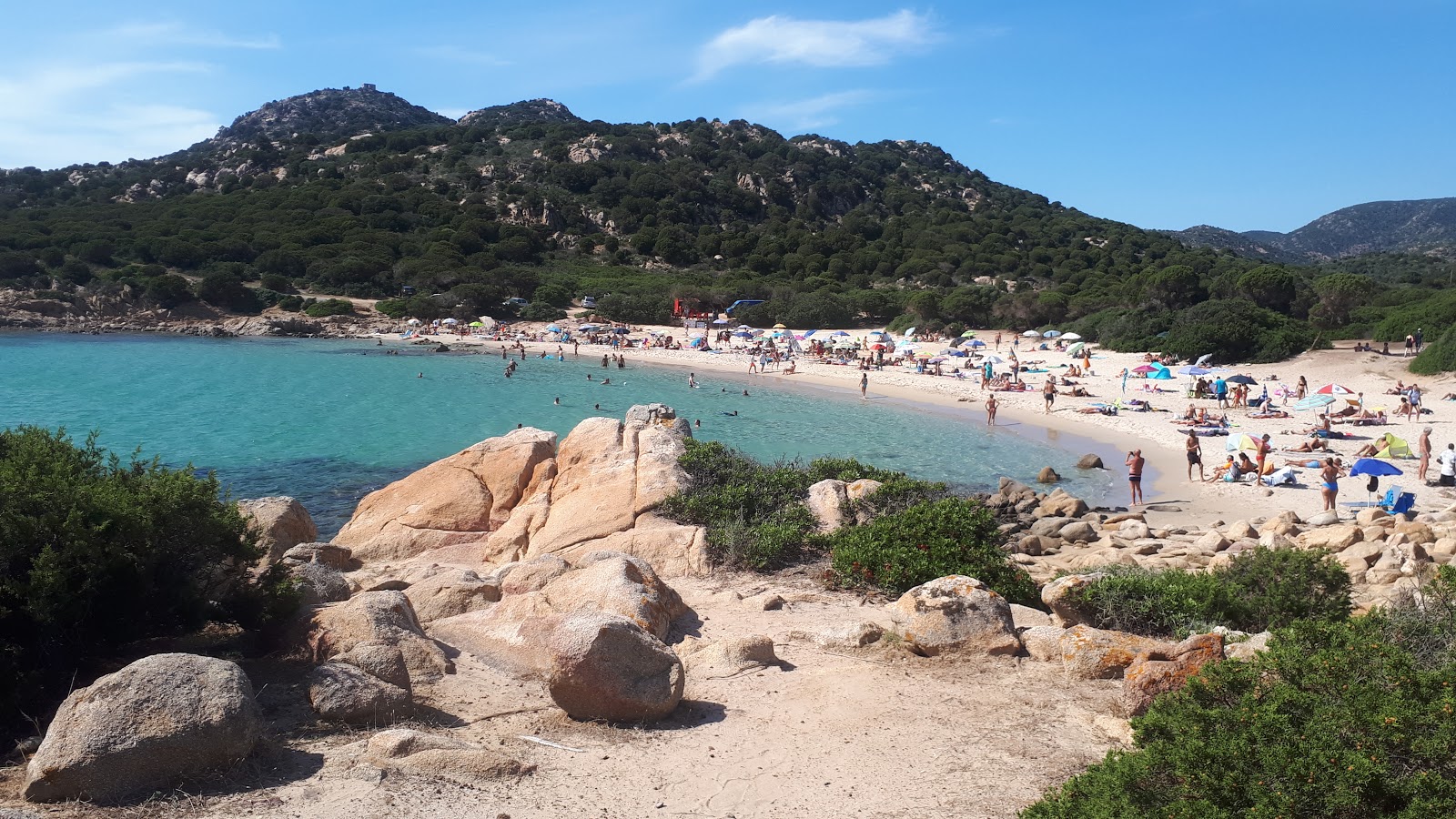 Zdjęcie Spiaggia di Cala Cipolla z powierzchnią turkusowa czysta woda