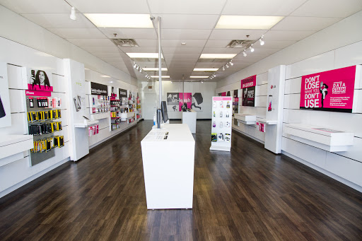 Cell Phone Store «T-Mobile», reviews and photos, 6684 Joliet Rd, Countryside, IL 60525, USA