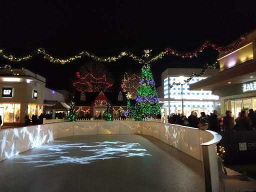 Shopping Mall «Cross County Shopping», reviews and photos, 8000 Mall Walk, Yonkers, NY 10704, USA