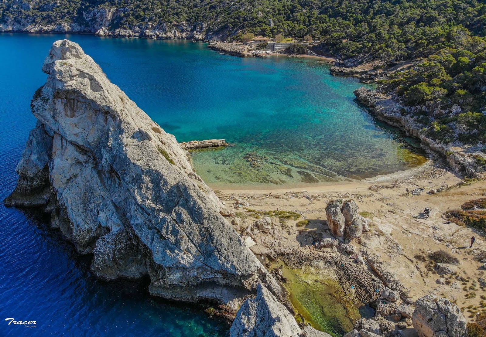 Φωτογραφία του Sterna beach με μικρά καφέ βότσαλα επιφάνεια