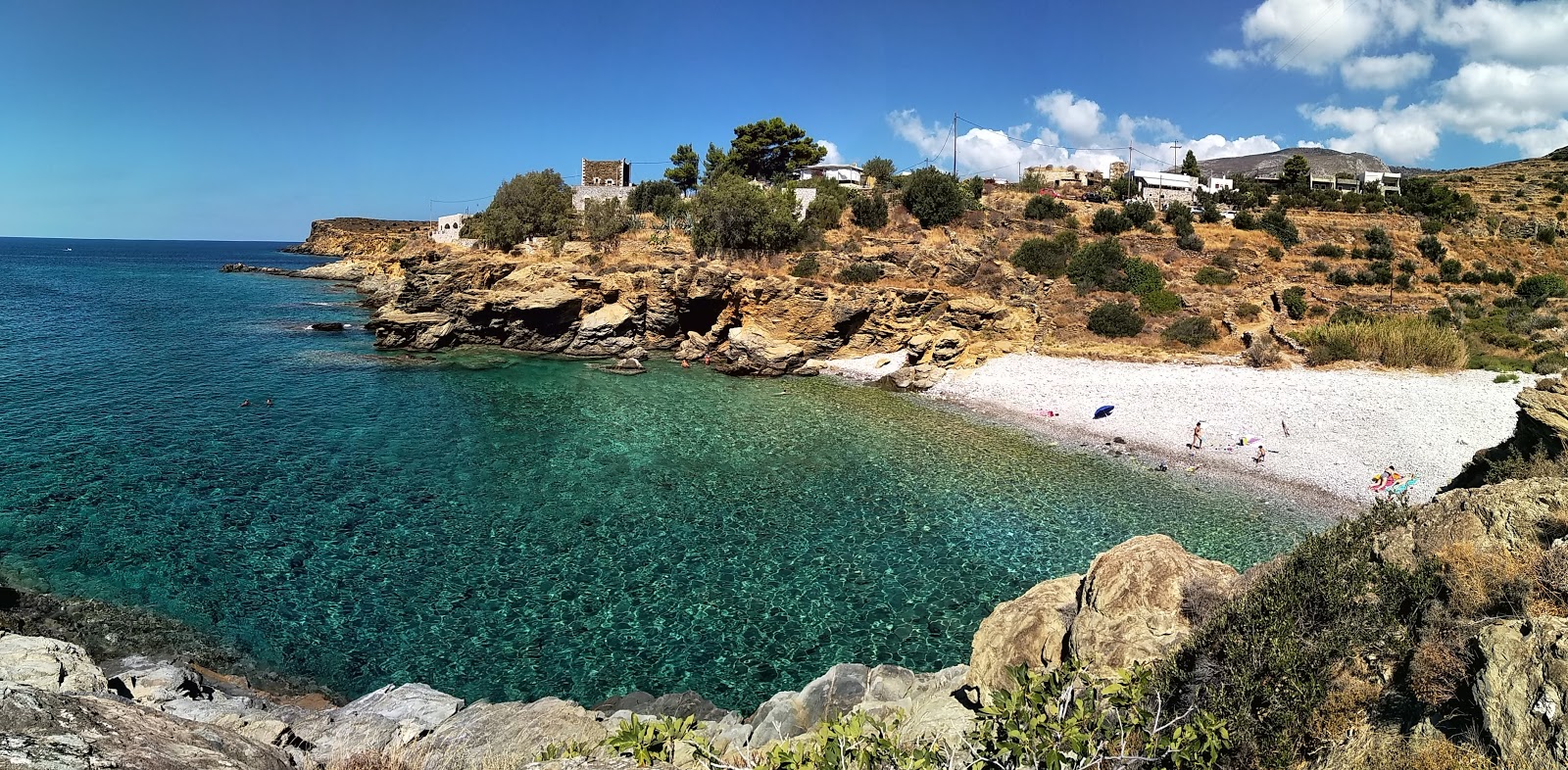 Sarolimeni beach的照片 带有白卵石表面