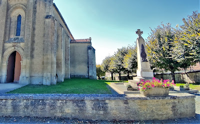 Monument aux Morts de Saint-Georges-de-Longuepierre à Saint-Georges-de-Longuepierre